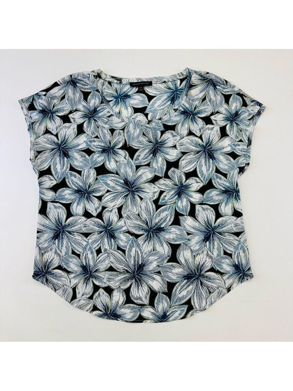 Banana Republic blue floral top shell Womens Small round neck sleeveless poly